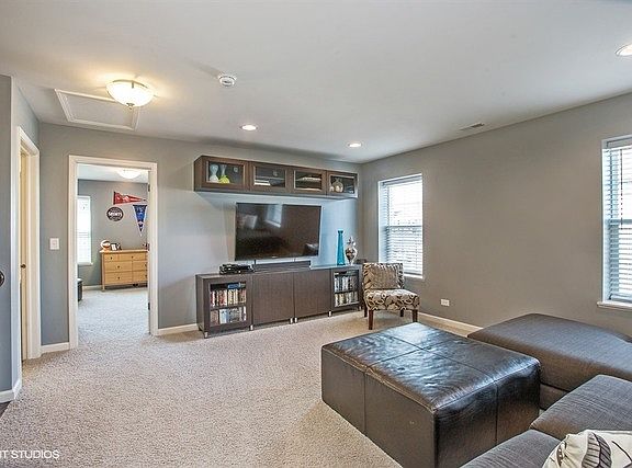 5th image of 9947 Williams Dr