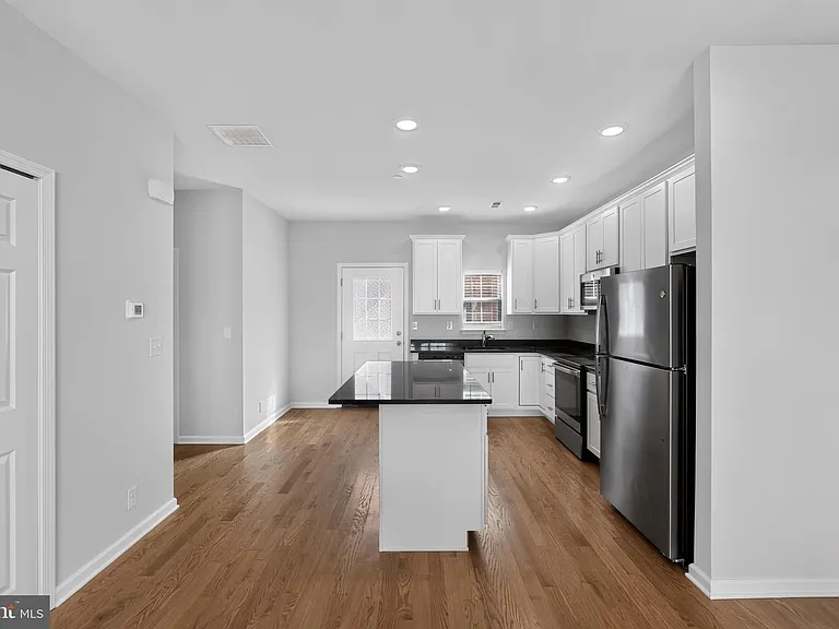 1057 Easton Rd #B — Photo 4