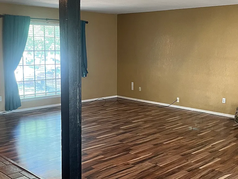 1001 Sandhurst Dr — Photo 3