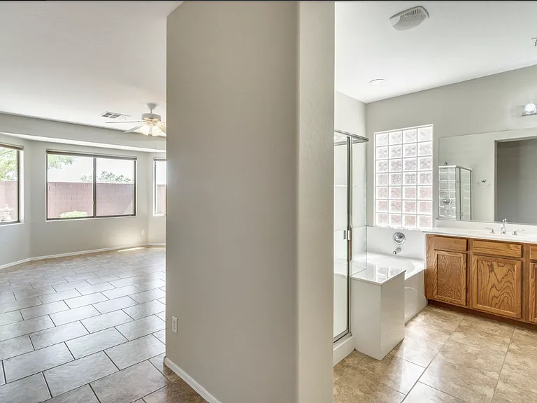 2307 W Spur Dr — Photo 5