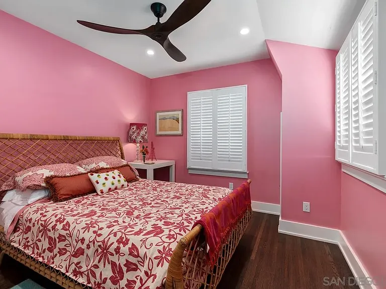 532 Marina Ave — Photo 29