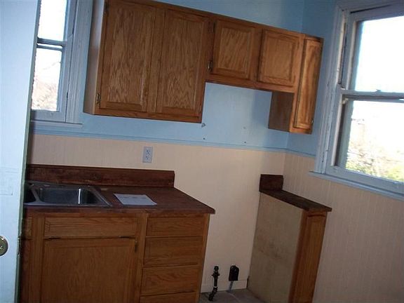 4th image of 412 E Mitchell Ave