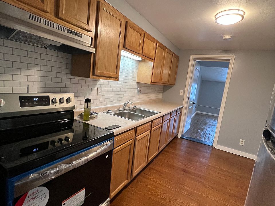 1st image of 121 W Madison St #4