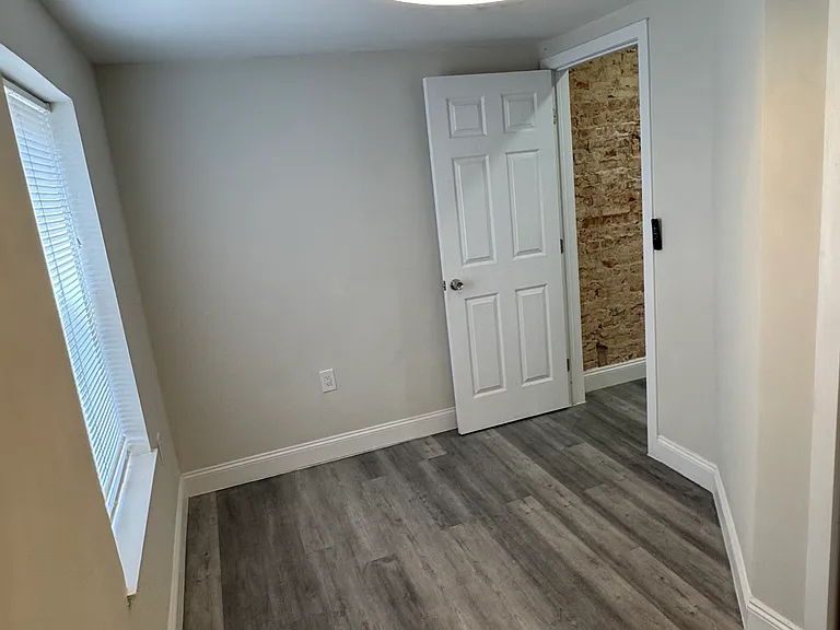204 Grundy St — Photo 7