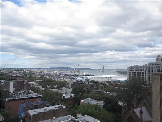 Sold by R New York | media 22