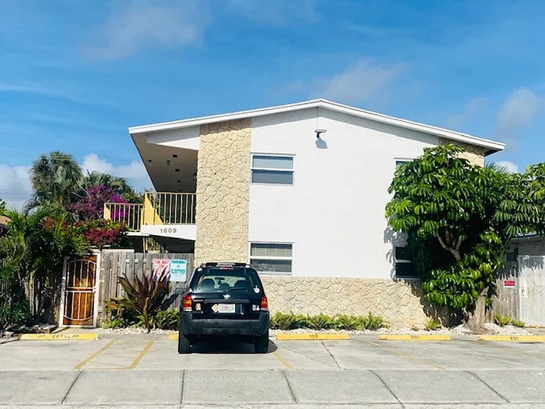 1609 S Federal Hwy — Photo 8