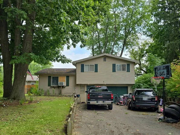 4330 Tommy Armour Dr, Flint, MI 48506