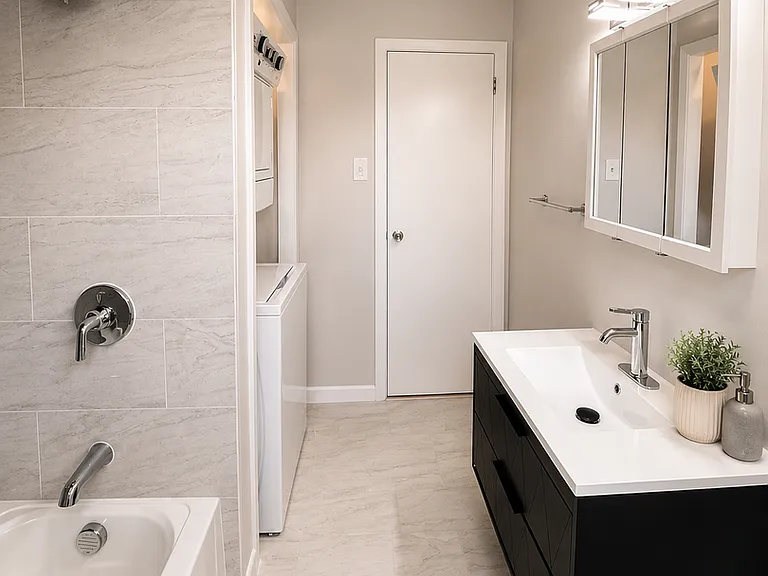 Rockwell Pointe Apartments — Photo 2