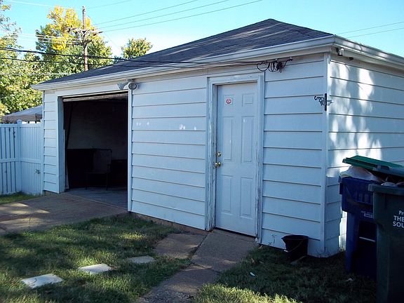 4th image of 8592 Southaven Cir E