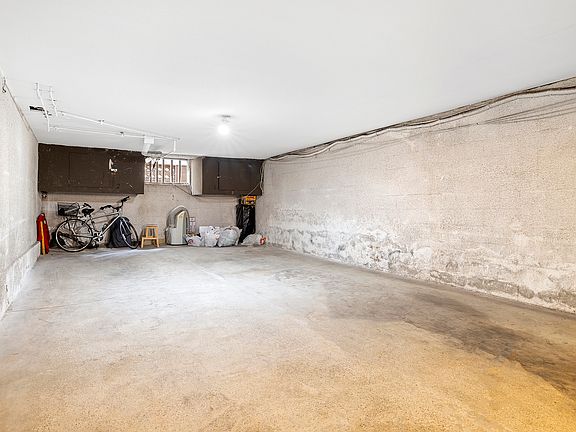 2nd image of 882 Victor Ave #4-1