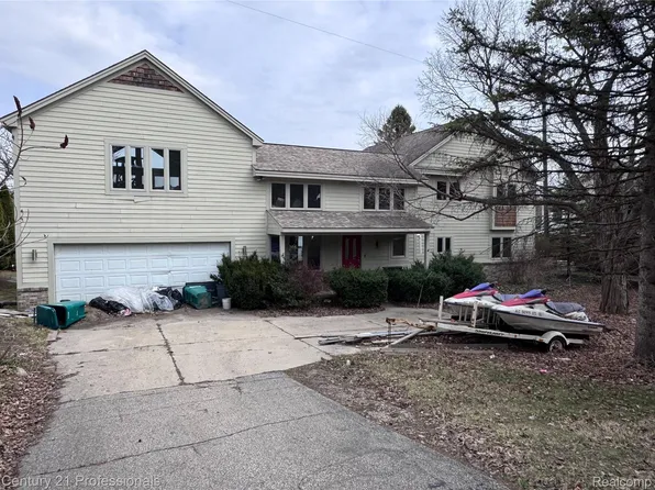 9486 Sashabaw Rd, Clarkston, MI 48348