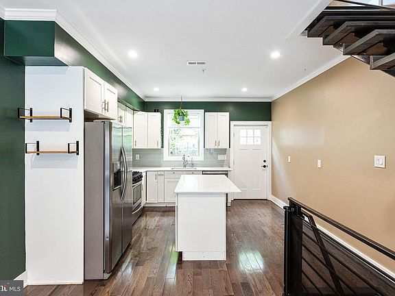 5th image of 615 Emily St