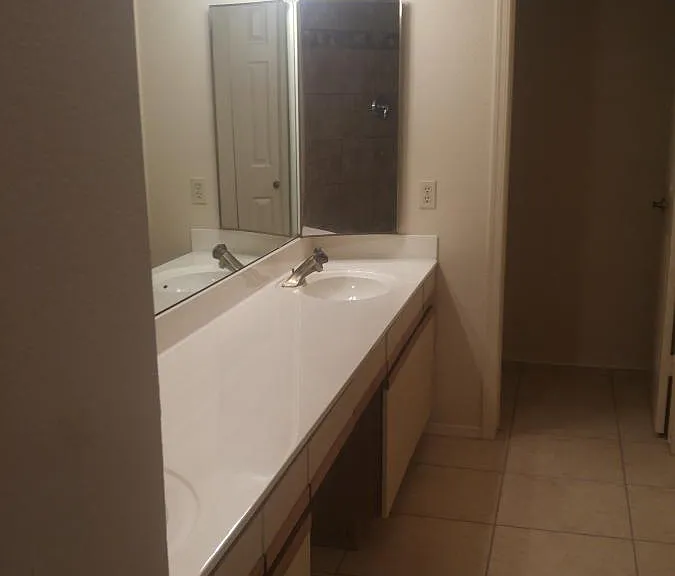 2341 W Shawnee Dr — Photo 2