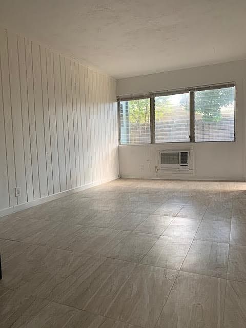 1st image of 821 SE 14th St #2
