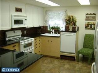 815 Saratoga Ter, Turnersville, NJ 08012
