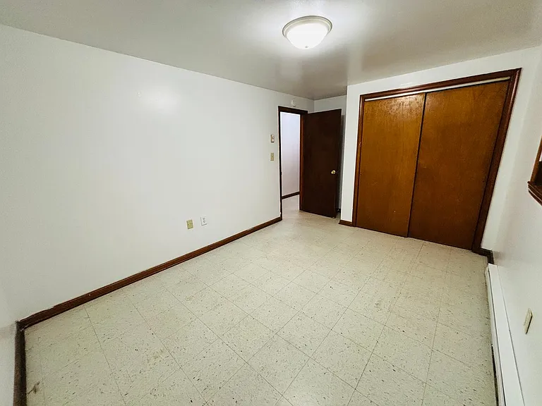 2 Bedroom, 1 Bath Apartments — Photo 7