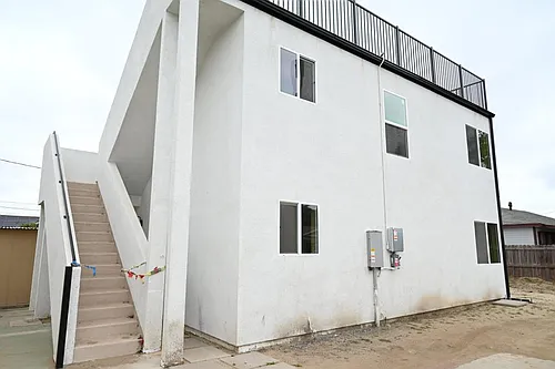 10701 1/2 Doty Ave Photo 1