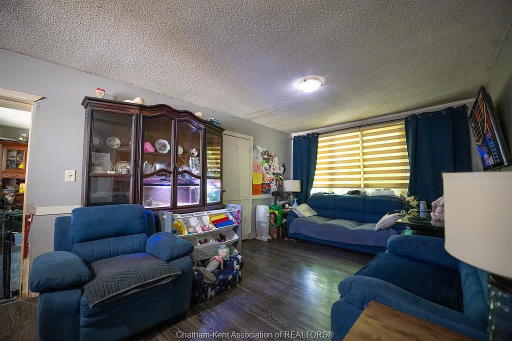 3 bed, $1,900 — Photo 3