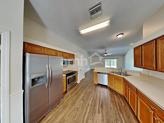 3rd image of 1143 Ardmore St