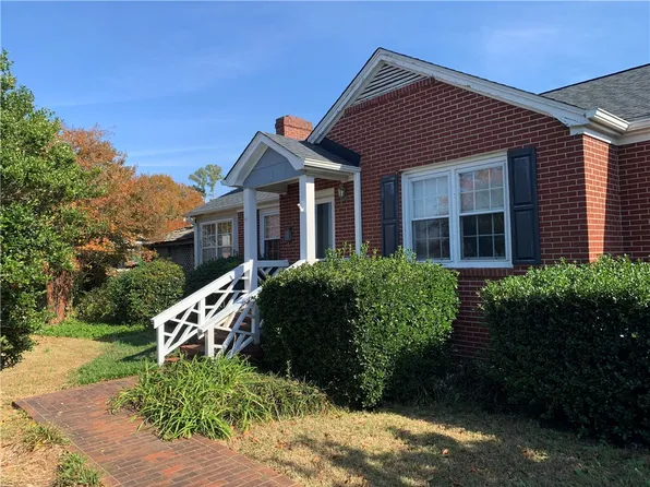 805 S Oak St, Seneca, SC 29678