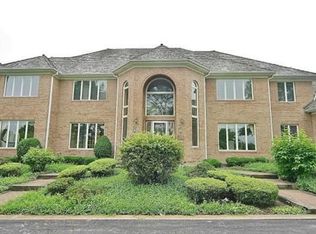 9 Shoreside Dr #4, South Barrington, IL 60010
