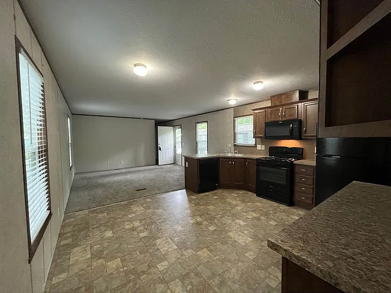 Lakeview Terrace — Photo 25