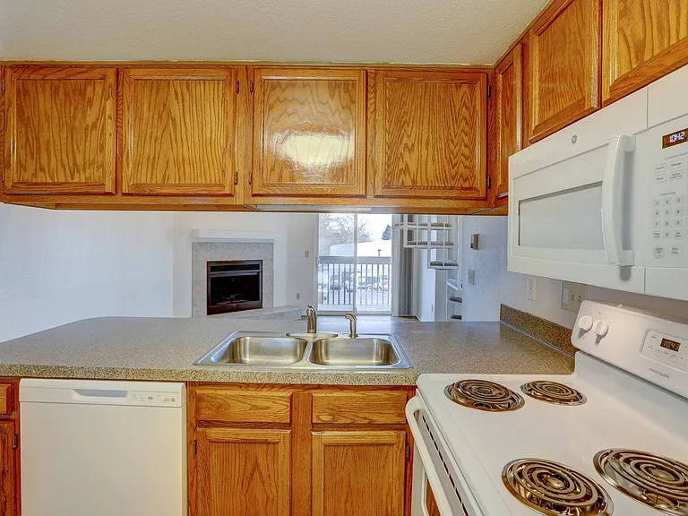 Dover Commons Apartments — Photo 25
