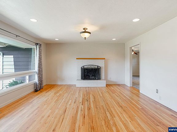 5th image of 4554 19th Pl NE