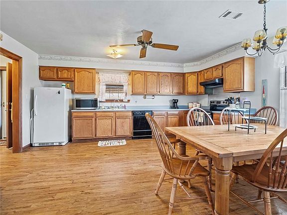 5th image of 40135 Anderson Rd