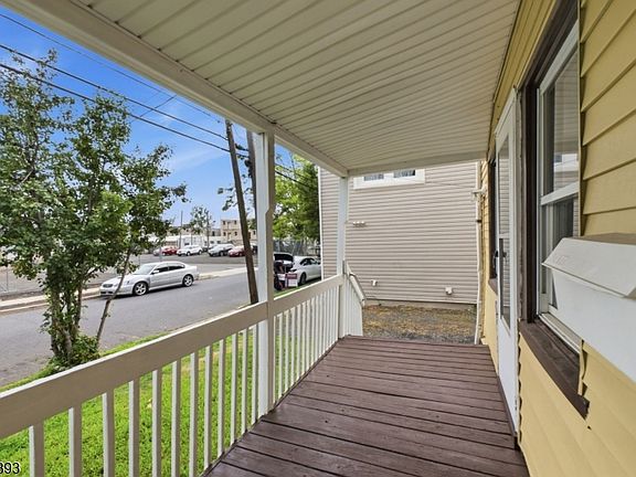 4th image of 19 Chatham St