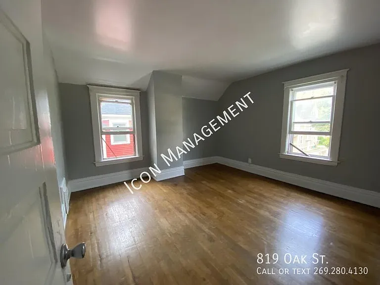 819 Oak St — Photo 13