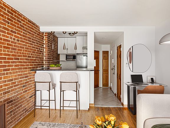 3rd image of 424 W 46th St APT 4C