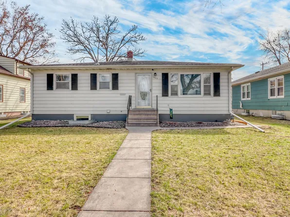1537 12th St N, Fargo, ND 58102