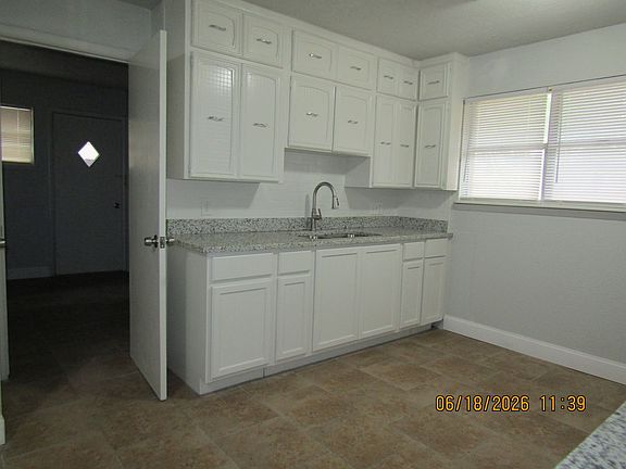 5th image of 1202 NW Lake Ave