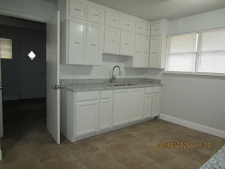 1202 NW Lake Ave — Photo 5