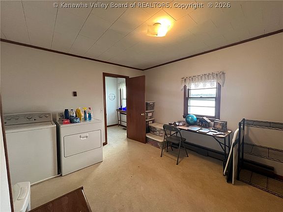 20th image of 90 River Ln