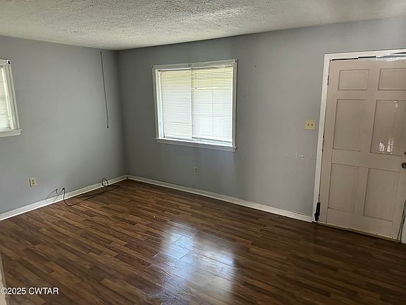 2nd image of 47 Oakwood Dr