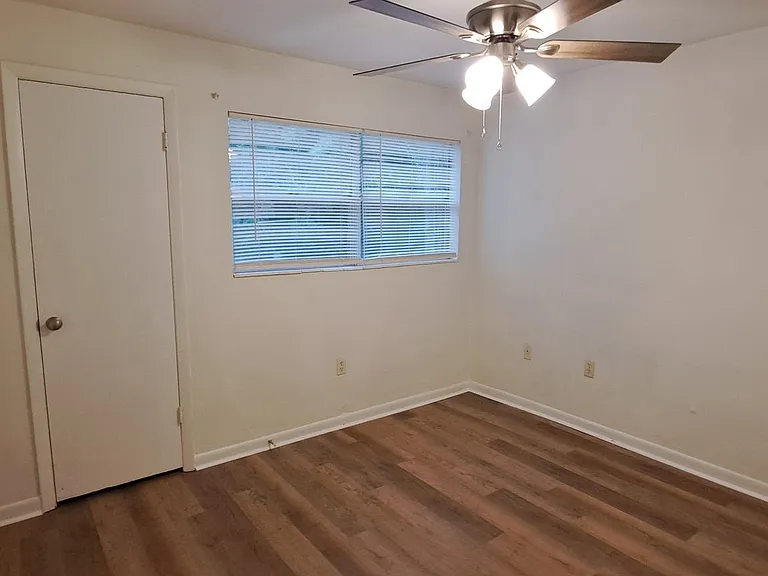 3925 SW 26th Ter — Photo 11