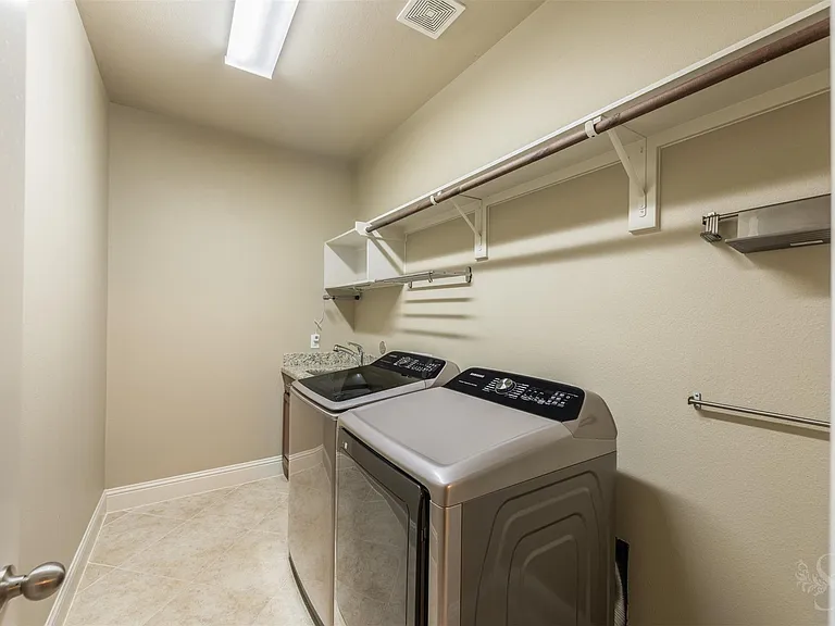 32611 Waltham Xing — Photo 29