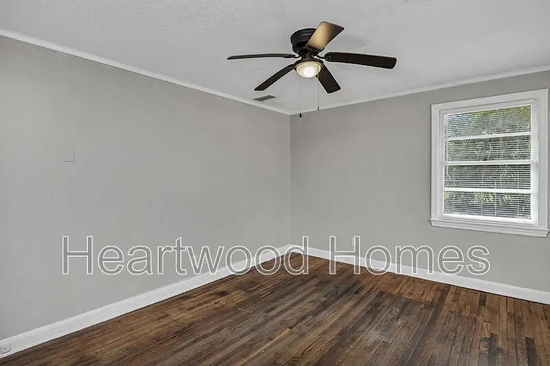2 bed, 1.0 bath, 764 sqft, $1,050 — Photo 3
