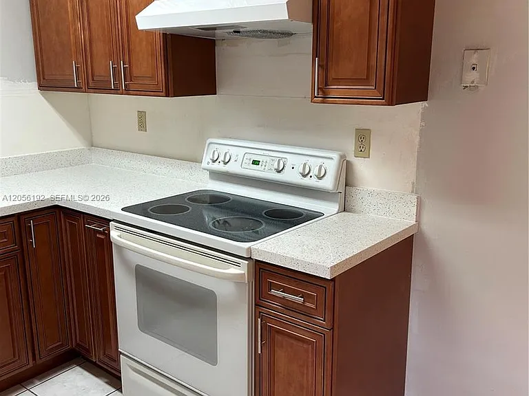 1925 Madison St #14 — Photo 4