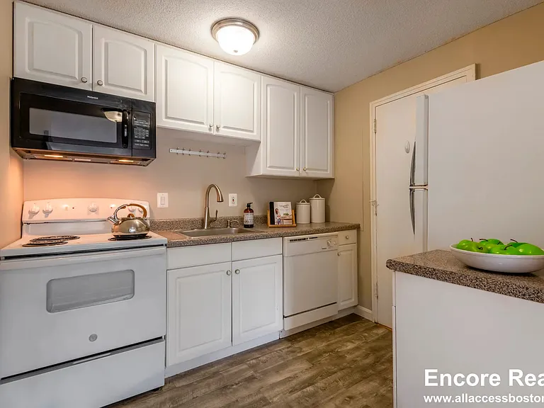 376 Harvard St #24 — Photo 2