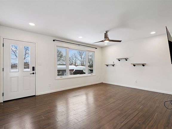 5th image of 3411 Willow Dr NE