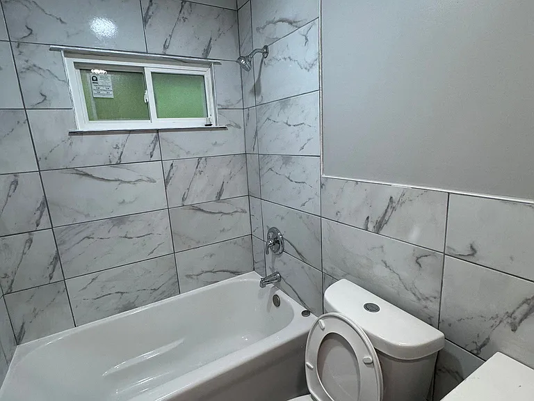 13230 S Saint Lawrence Ave — Photo 11