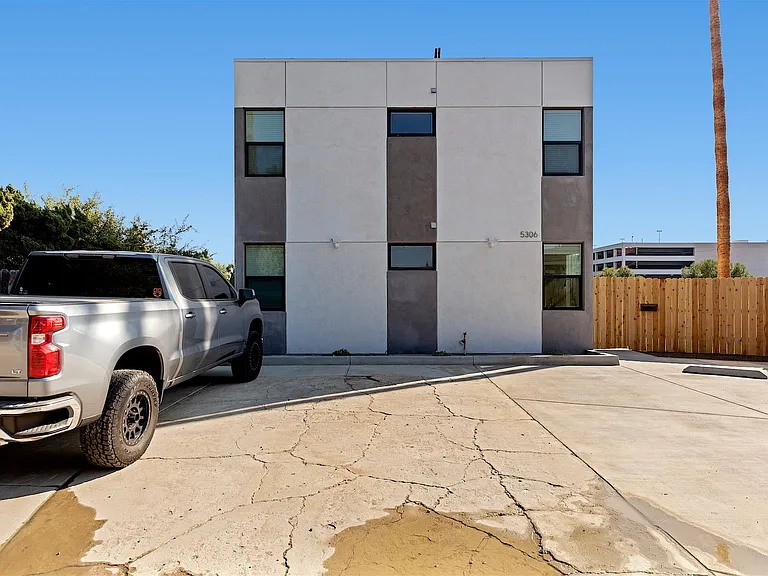 5306 W Falls View Dr — Photo 3