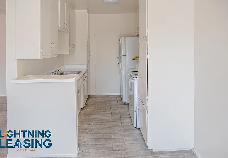 915 N Wilton Pl #309 — Photo 11