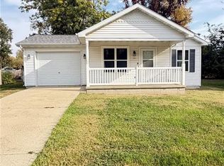 1115 Galveston Dr, Taylorville, IL 62568