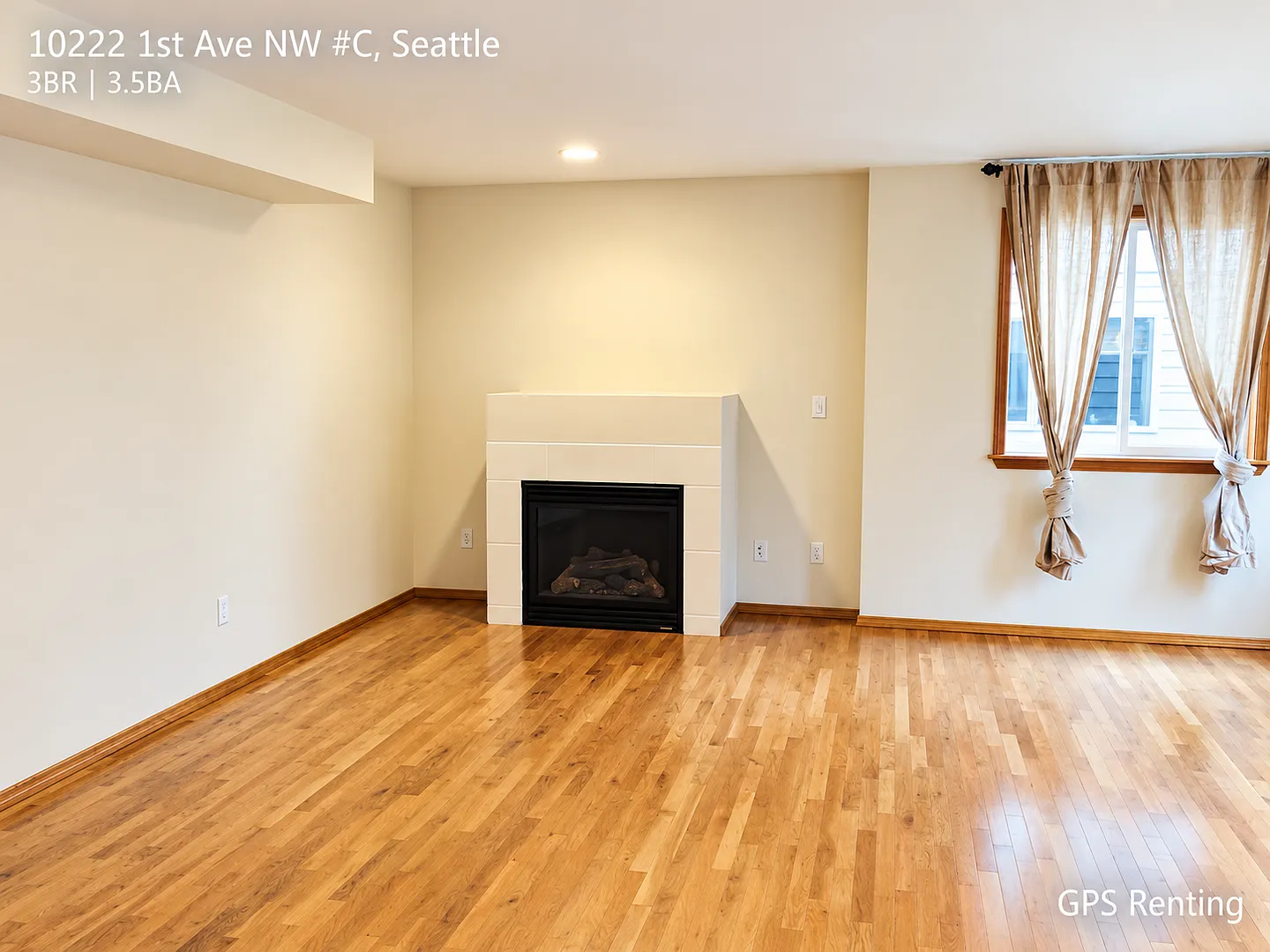 Traditional 3 Bedroom Townhome in Greenwood! — Photo 3