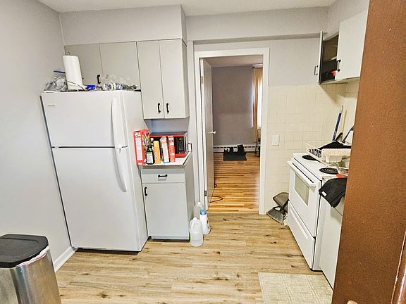 4th image of 2100 W Farragut Ave #2F