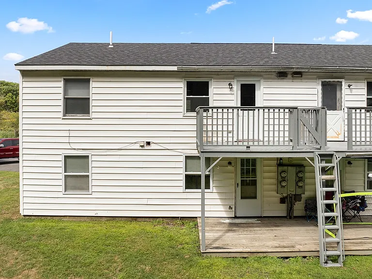 Drummond Estates Apartments — Photo 11